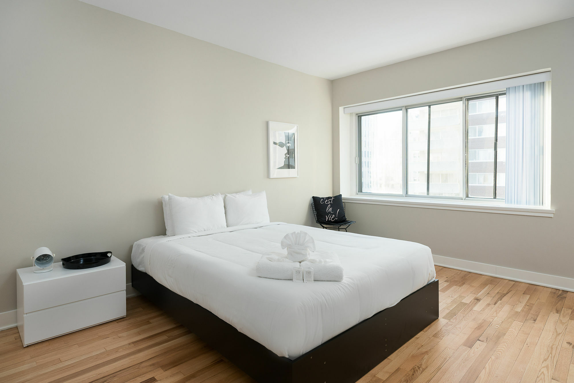 Stunning 2Br In Downtown Mtl By Sonder Apartment Montreal Ngoại thất bức ảnh